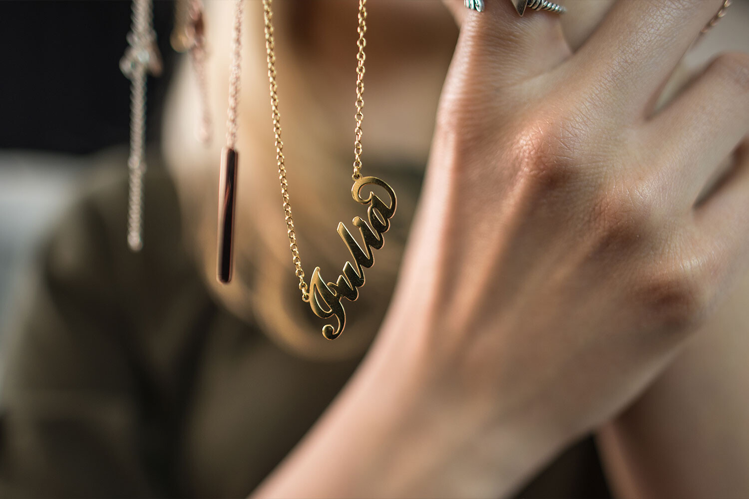 Sevgililer Günü İçin En Özel Hediyeler: İsme Özel Gümüş Kolyeler